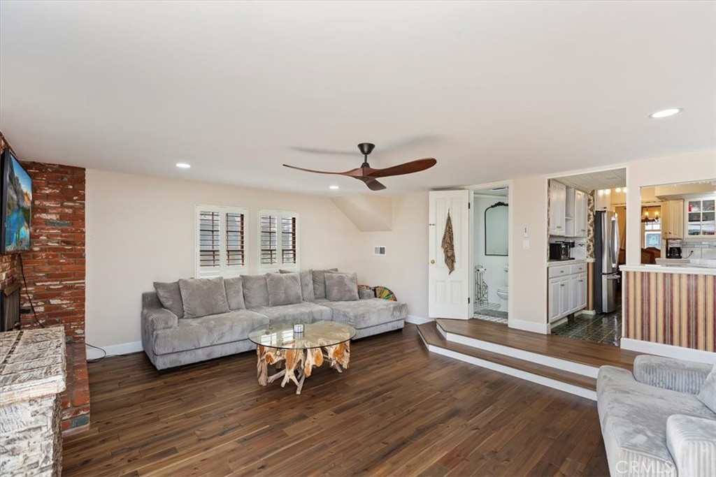 3868 Linwood Place