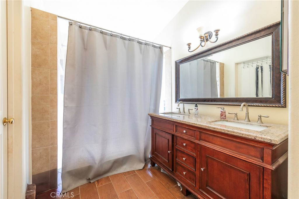 5882 Val Vista Place