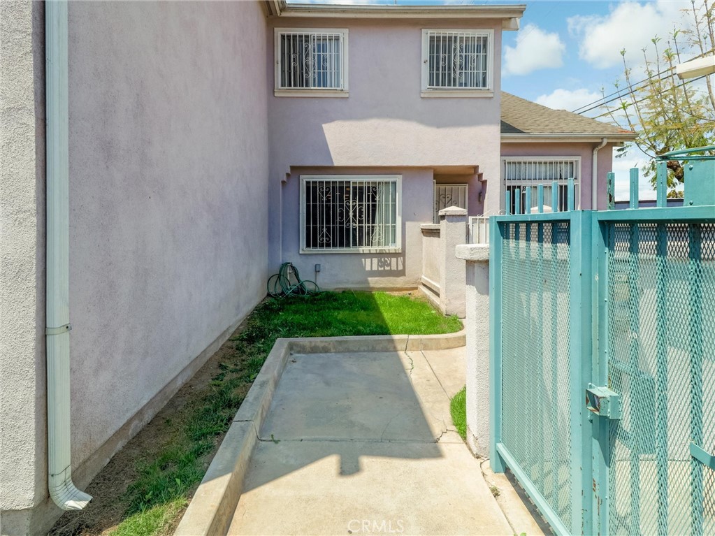 820 W Compton Boulevard 5