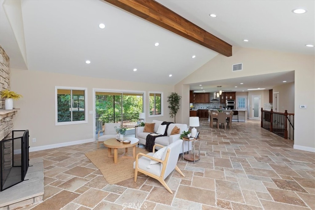 1730 Sunny knoll