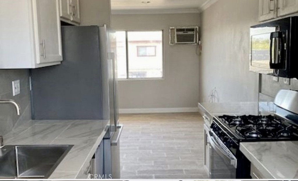 11934 11934 Runnymede Street