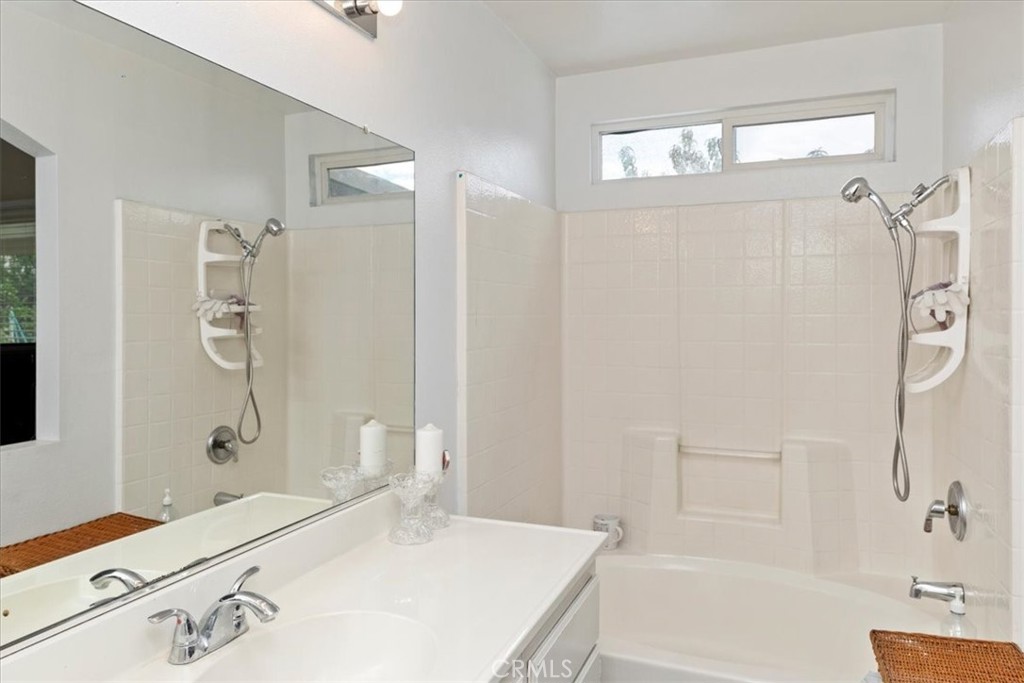 660 Avenida Capistrano