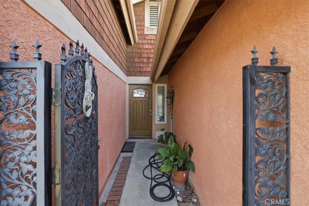 1287 Redwood View
