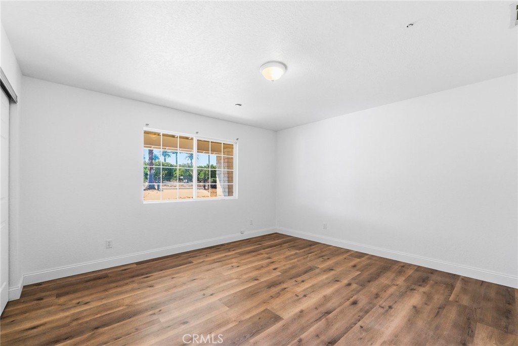 8853 Dufferin
