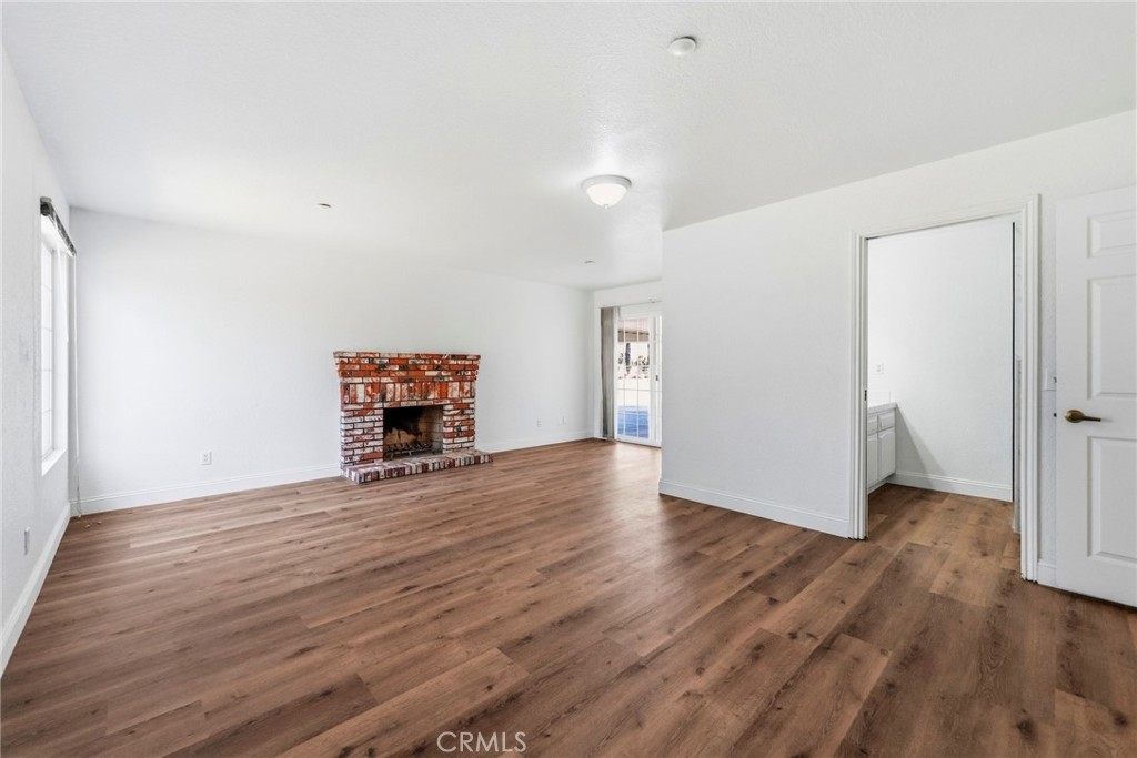 8853 Dufferin