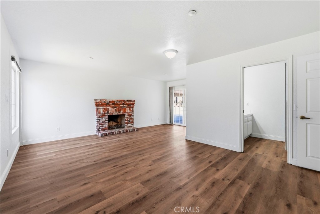8853 Dufferin