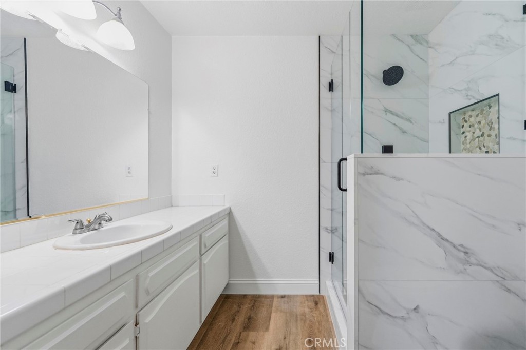 8853 Dufferin