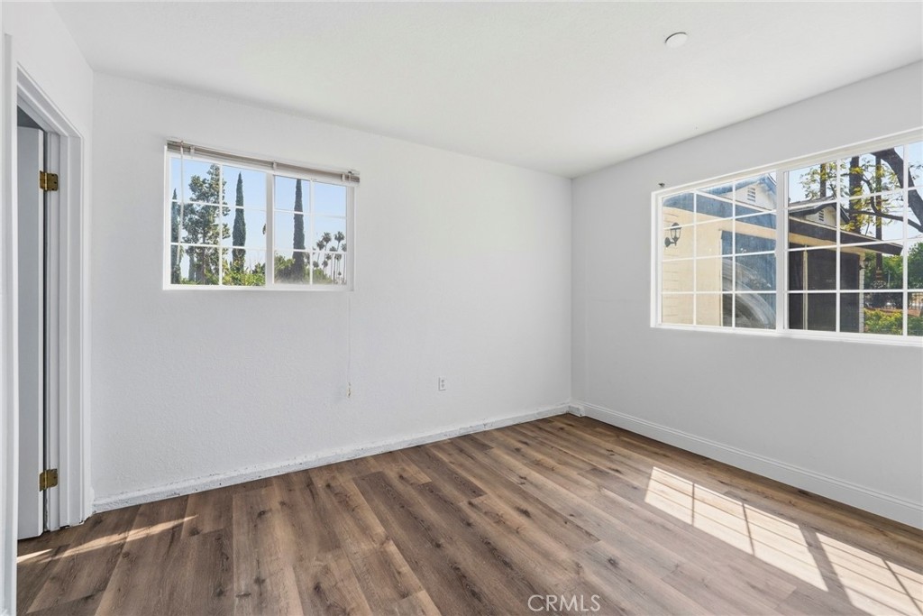 8853 Dufferin