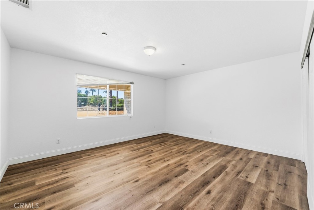 8853 Dufferin
