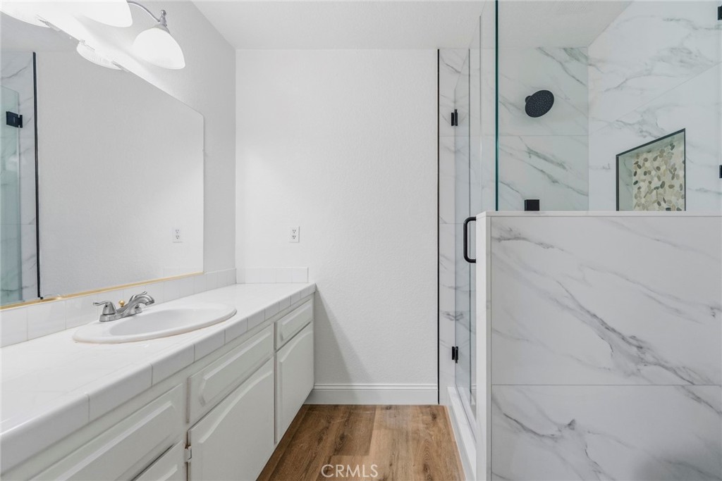 8853 Dufferin
