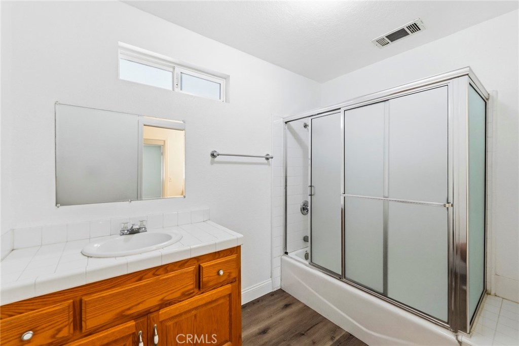 8853 Dufferin