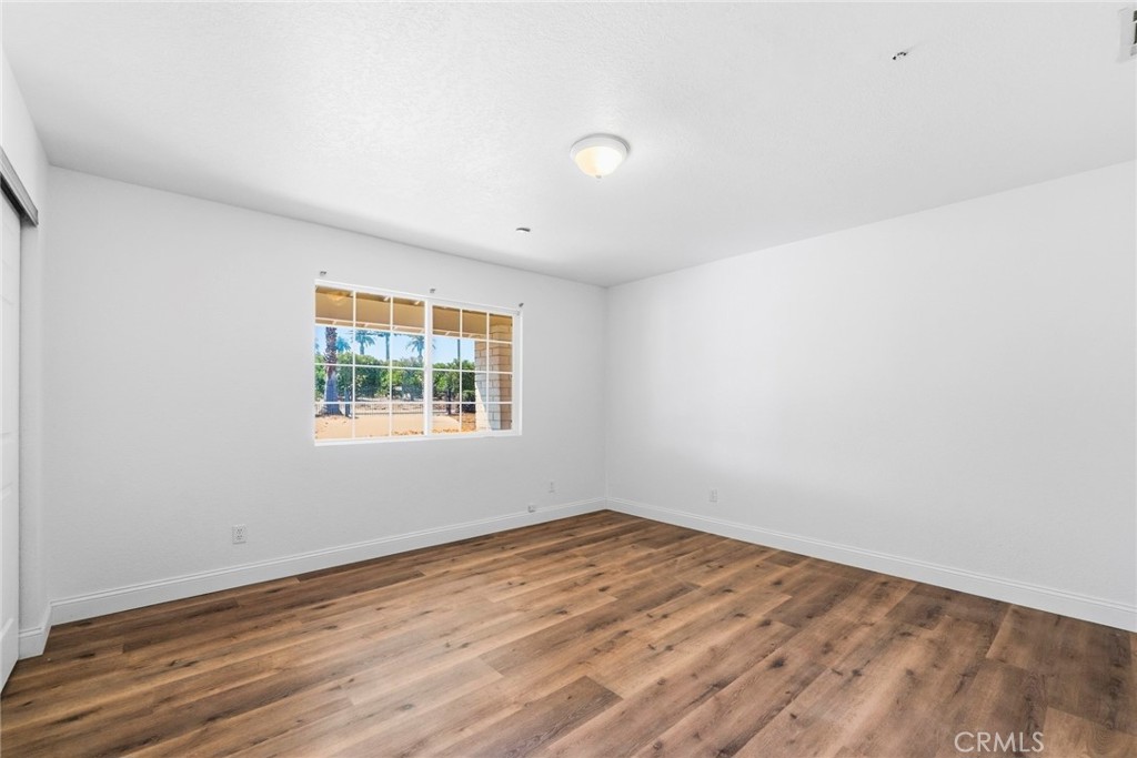 8853 Dufferin