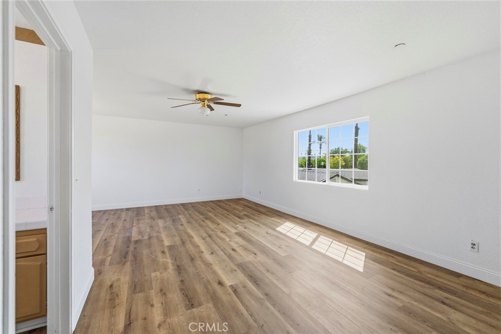 8853 Dufferin