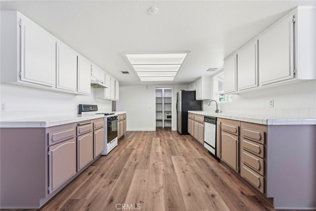 8853 Dufferin
