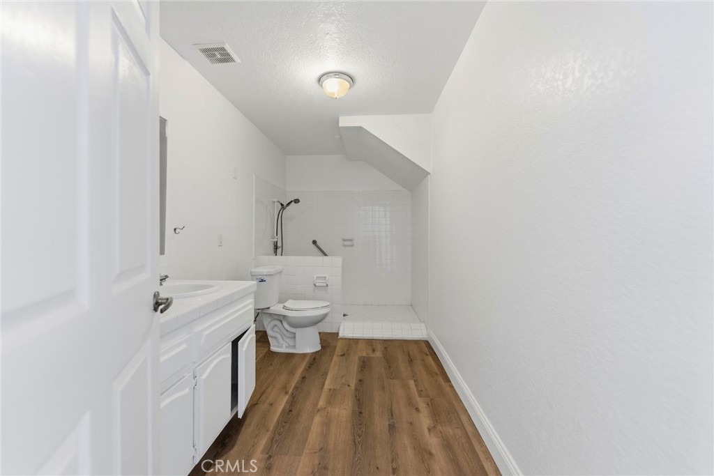 8853 Dufferin
