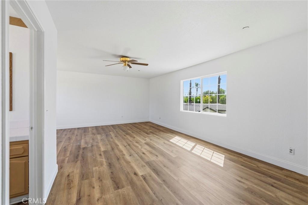 8853 Dufferin