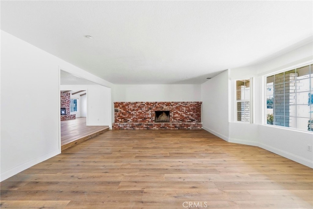 8853 Dufferin