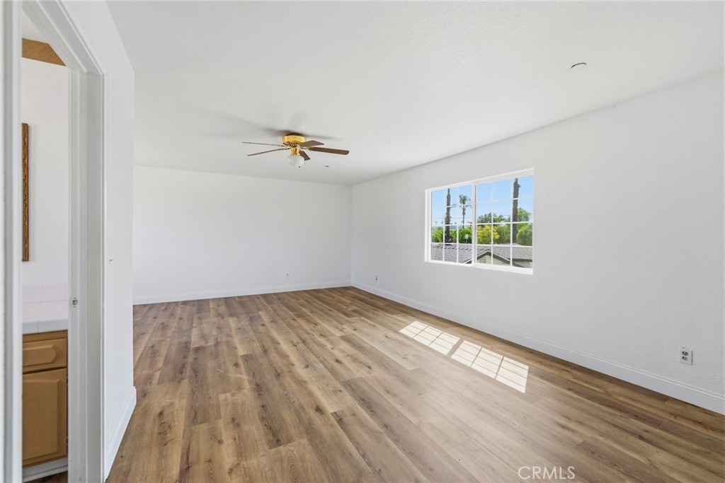 8853 Dufferin