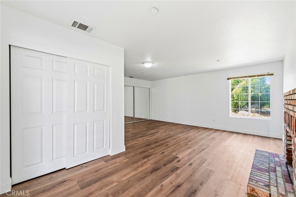 8853 Dufferin