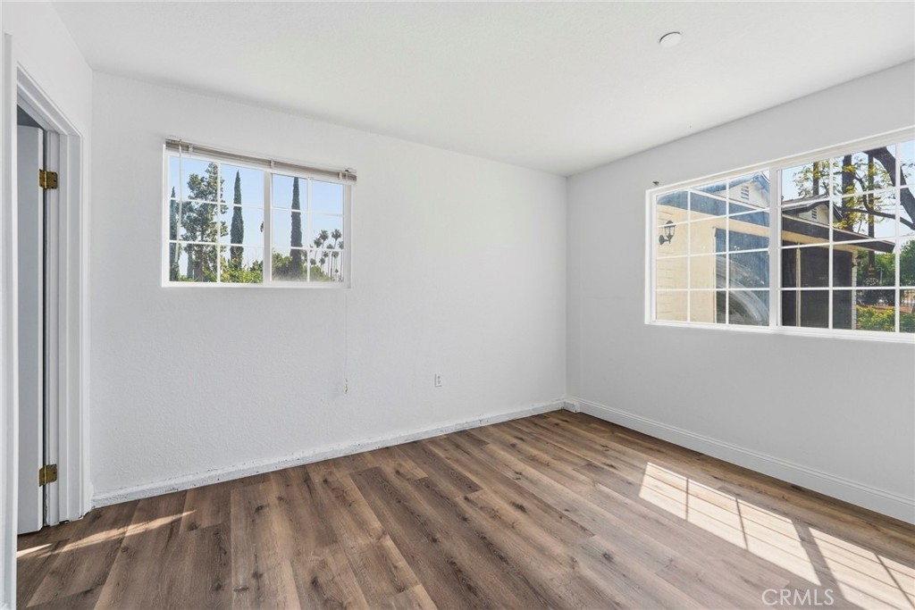 8853 Dufferin