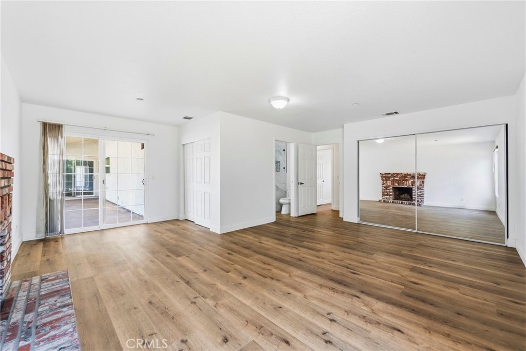 8853 Dufferin