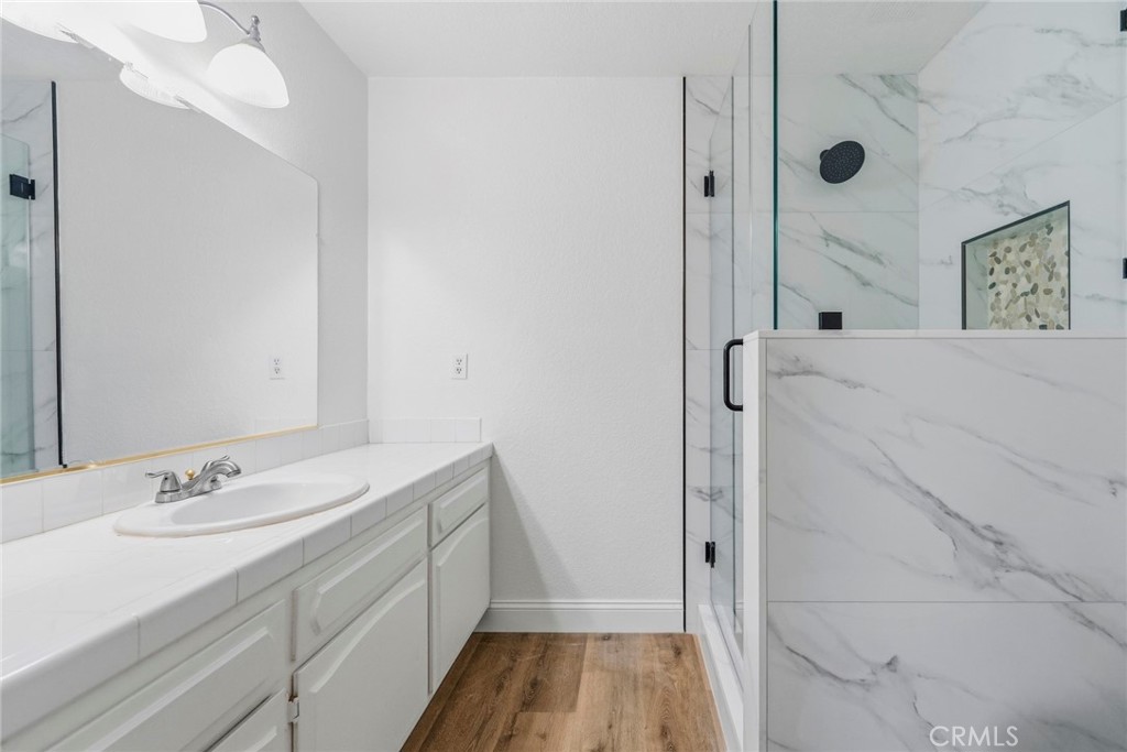 8853 Dufferin