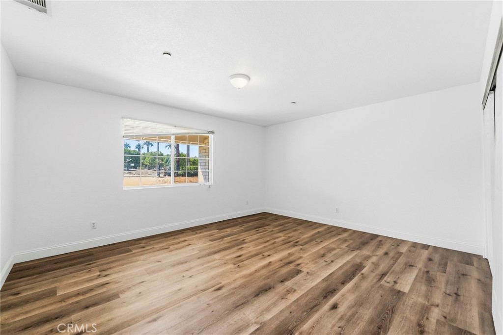 8853 Dufferin