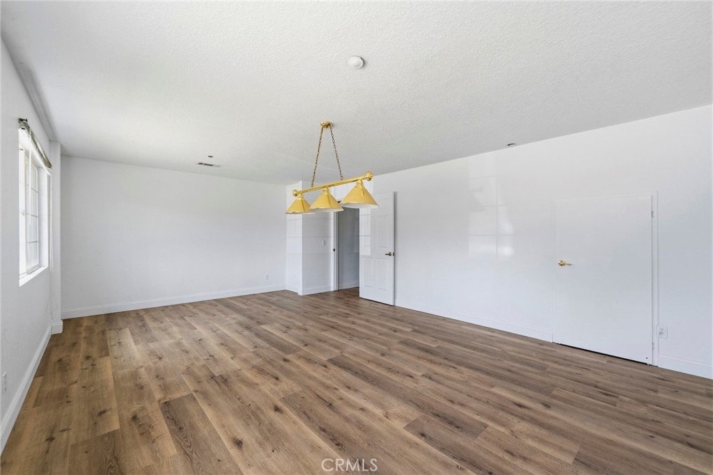 8853 Dufferin