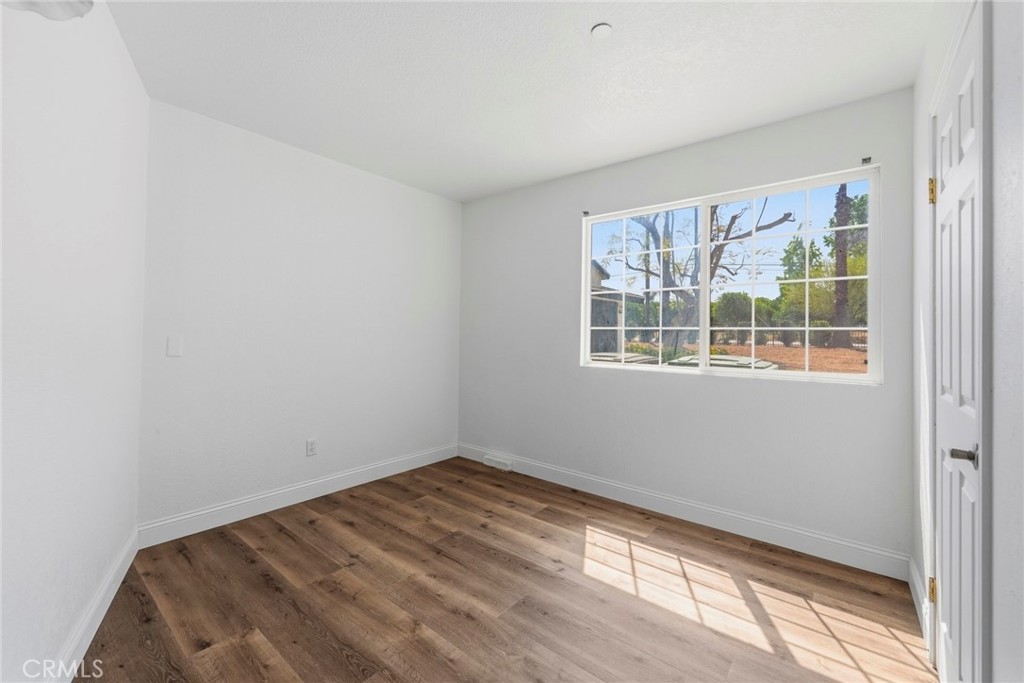 8853 Dufferin