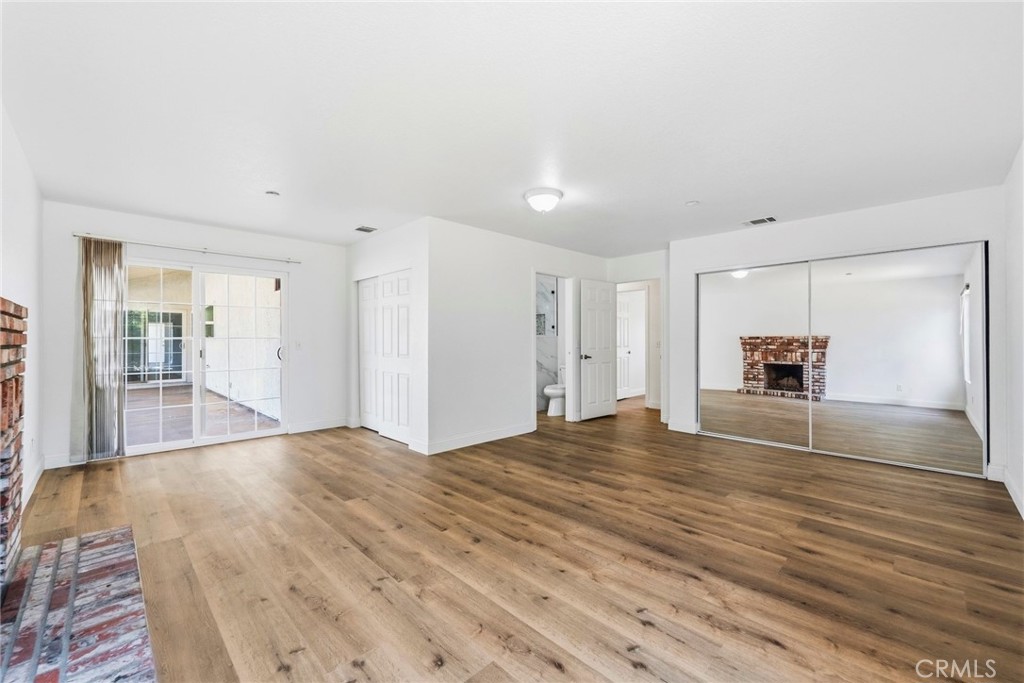 8853 Dufferin