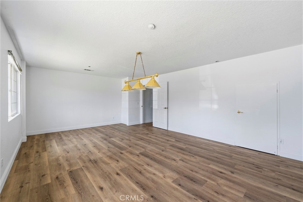 8853 Dufferin