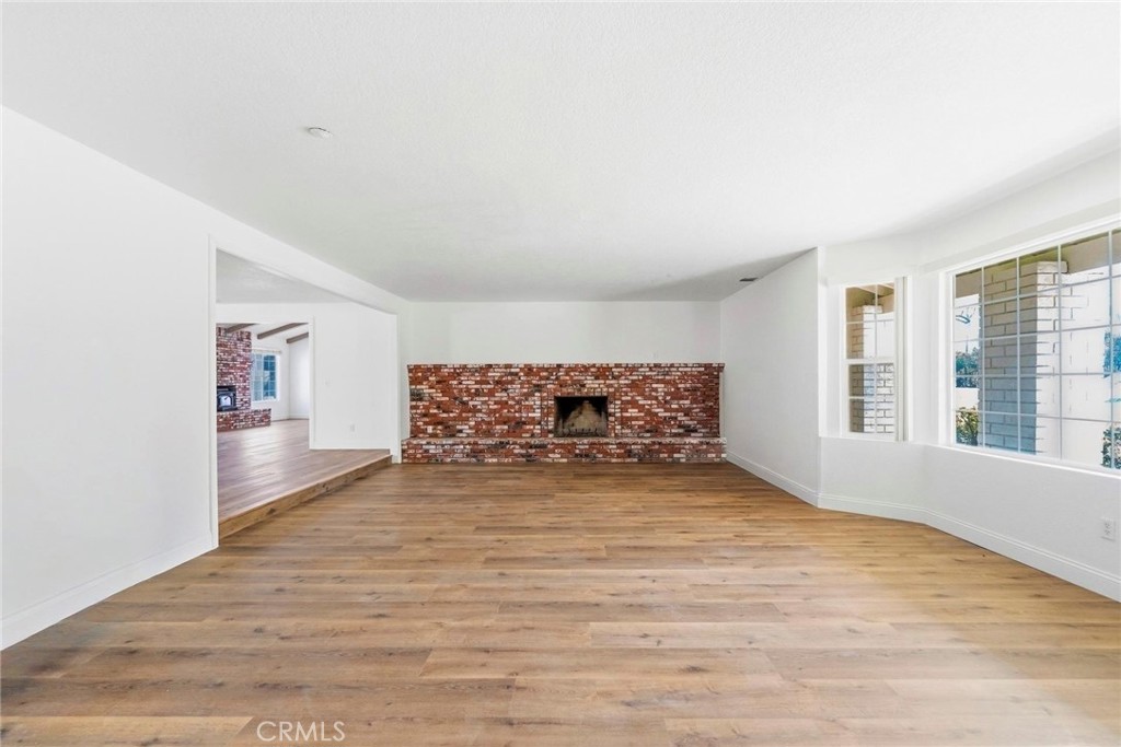 8853 Dufferin