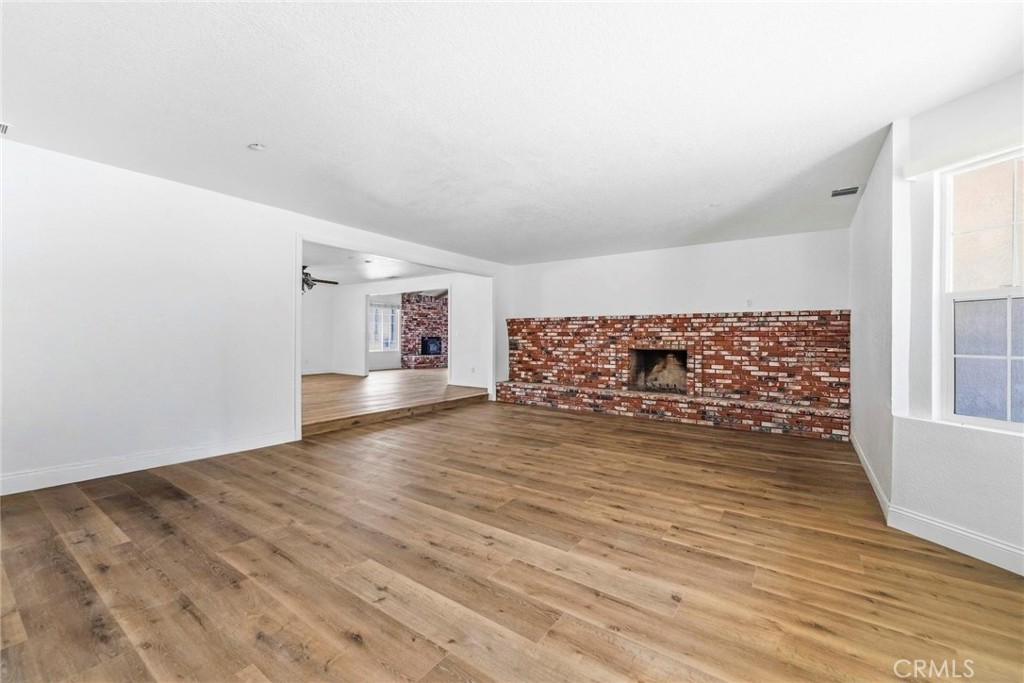 8853 Dufferin