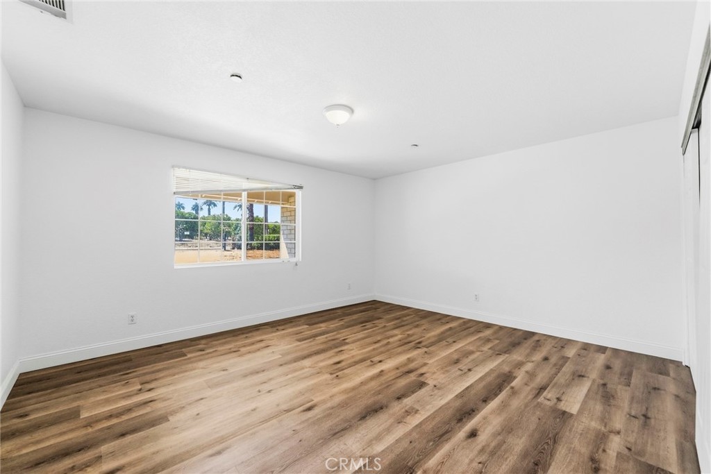 8853 Dufferin
