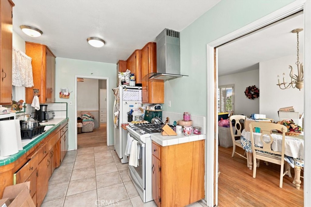 615 W 6th