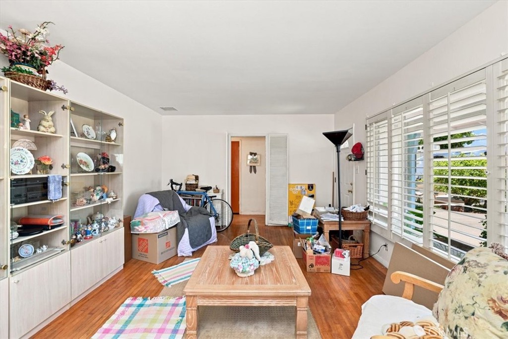 615 W 6th