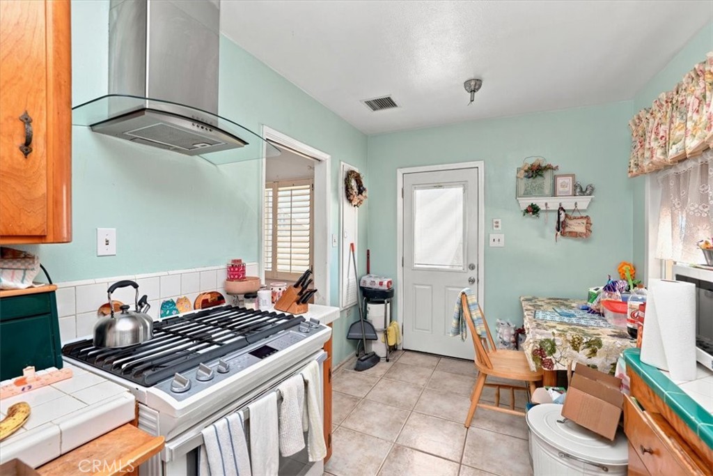 615 W 6th