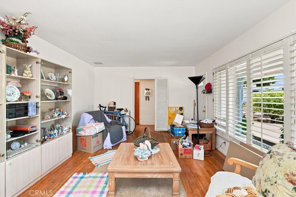 615 W 6th
