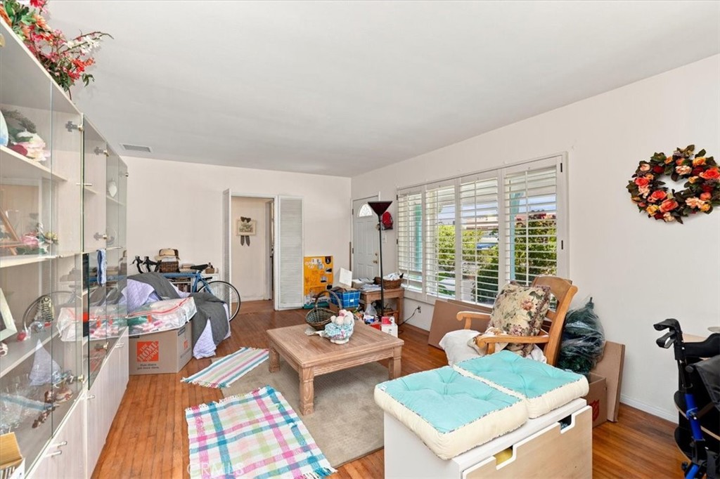 615 W 6th