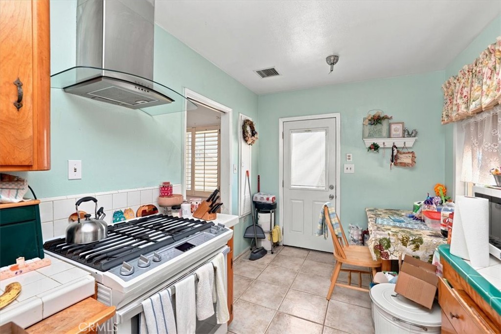 615 W 6th
