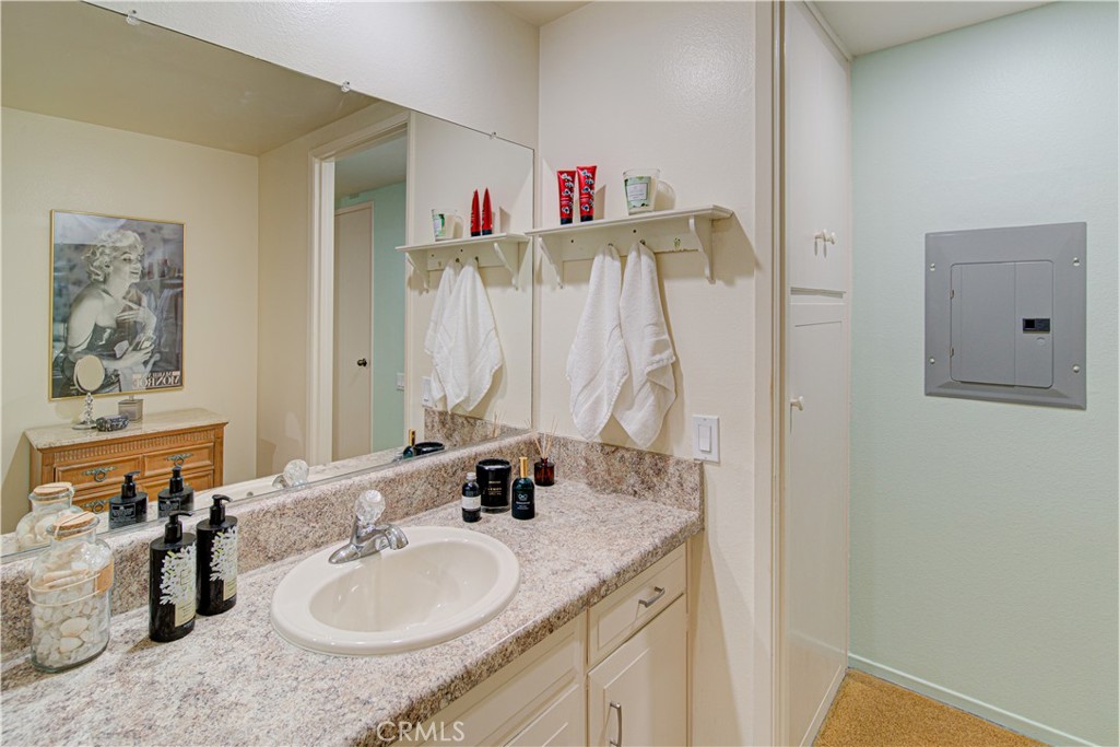 213 Avenida Majorca C