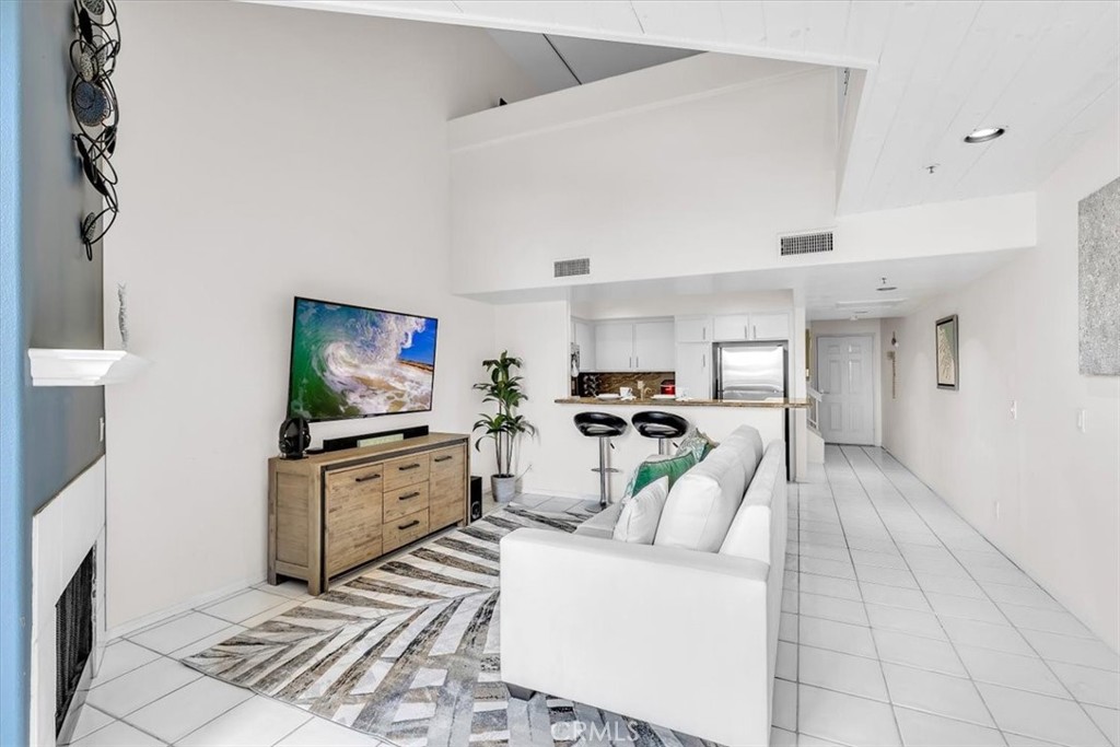 200 Pacific Coast Highway 105