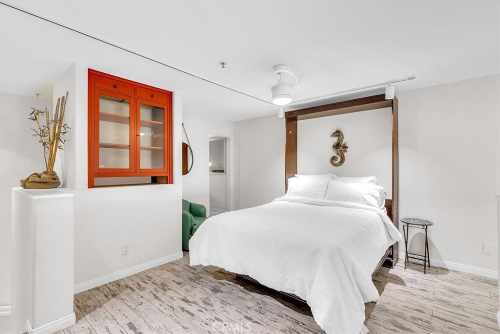 200 Pacific Coast Highway 105