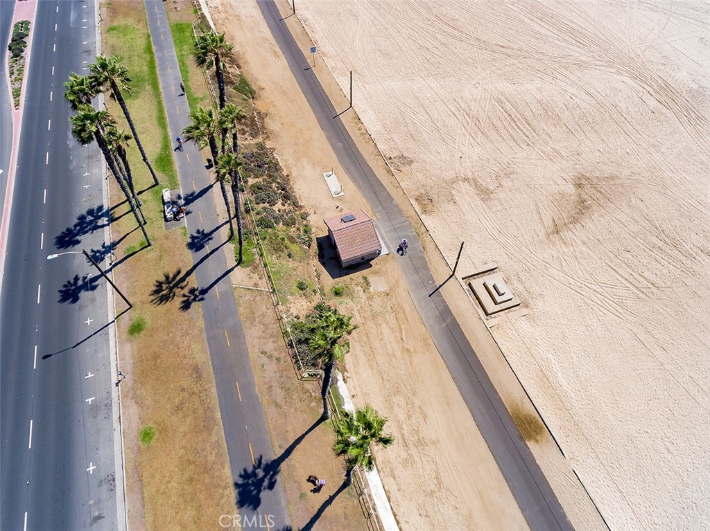 200 Pacific Coast Highway 105