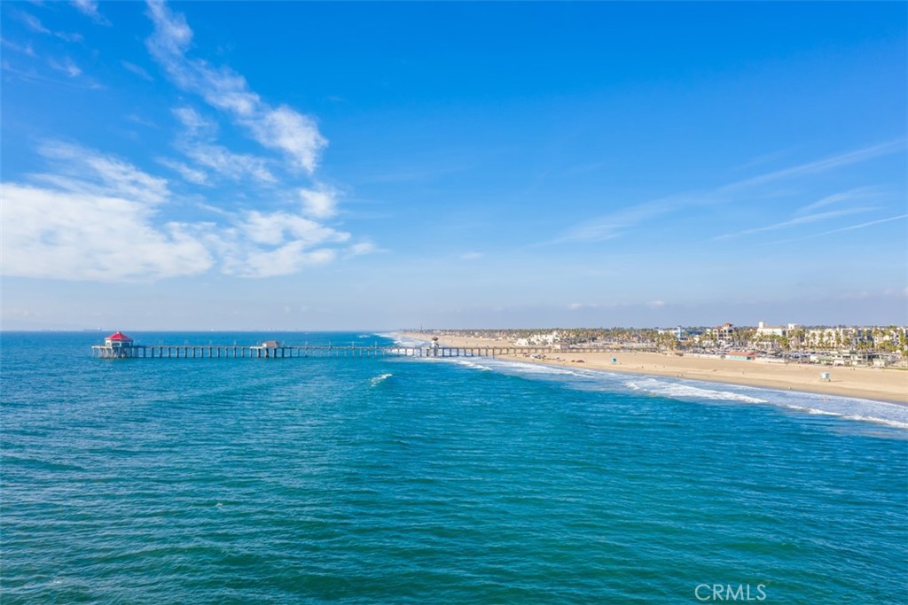 200 Pacific Coast Highway 105