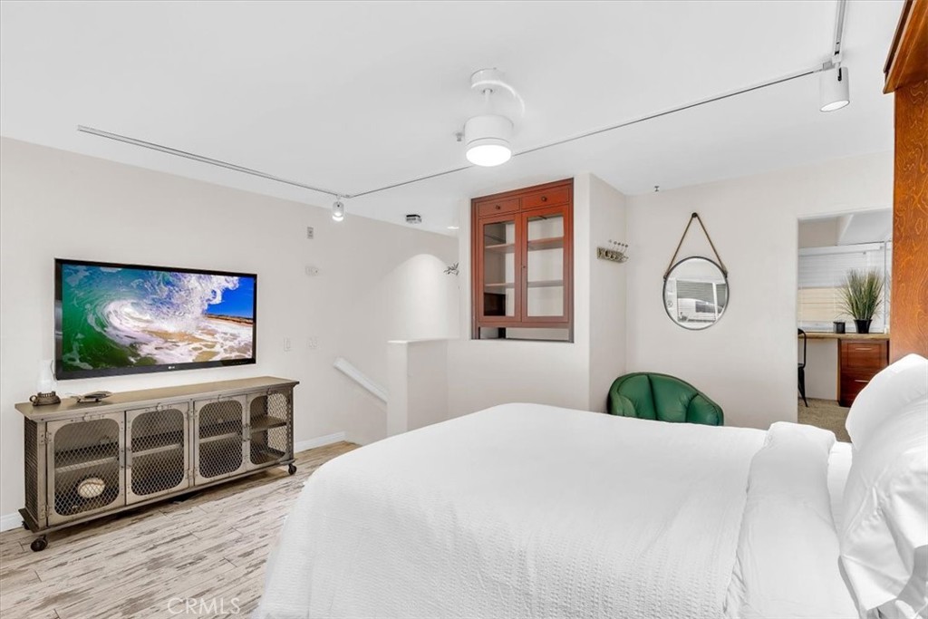 200 Pacific Coast Highway 105