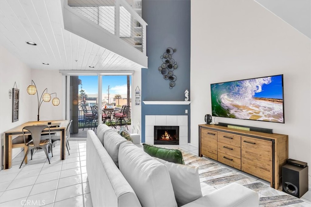 200 Pacific Coast Highway 105