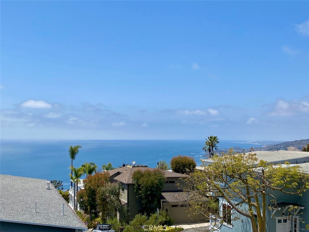 995 La Mirada Street