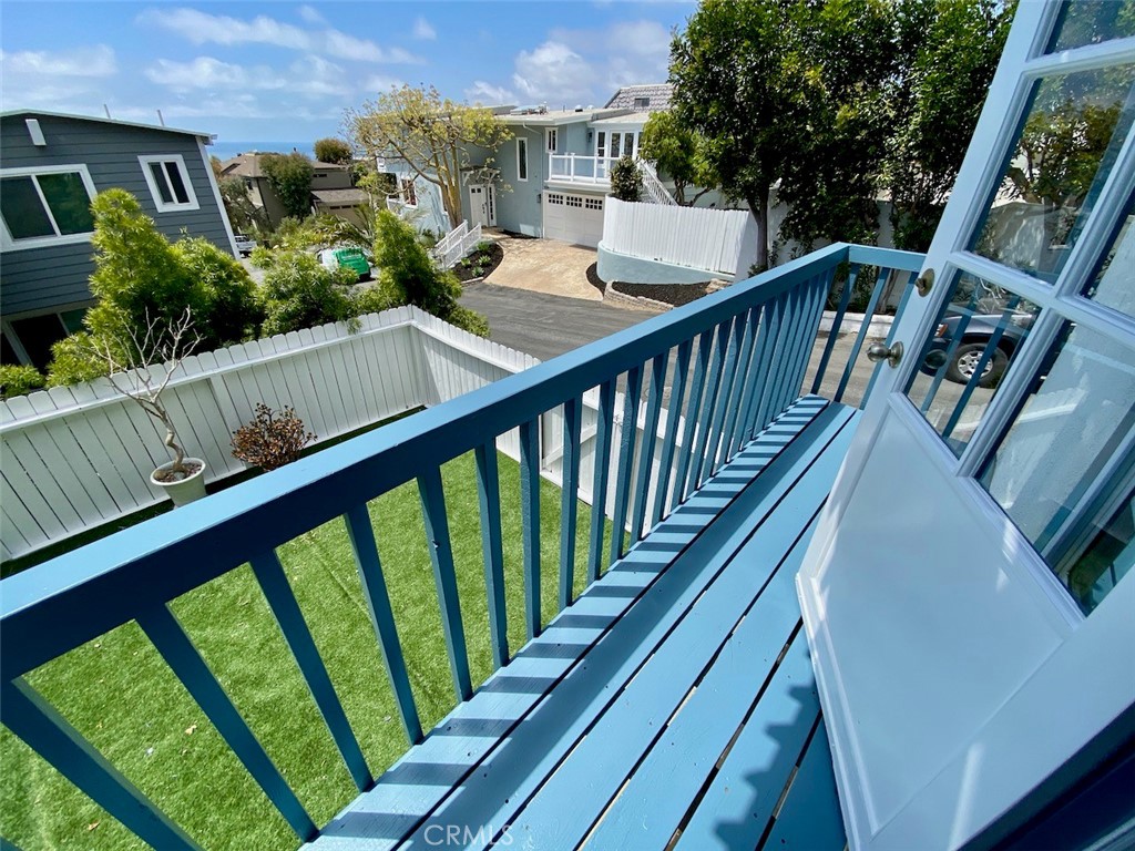 995 La Mirada Street