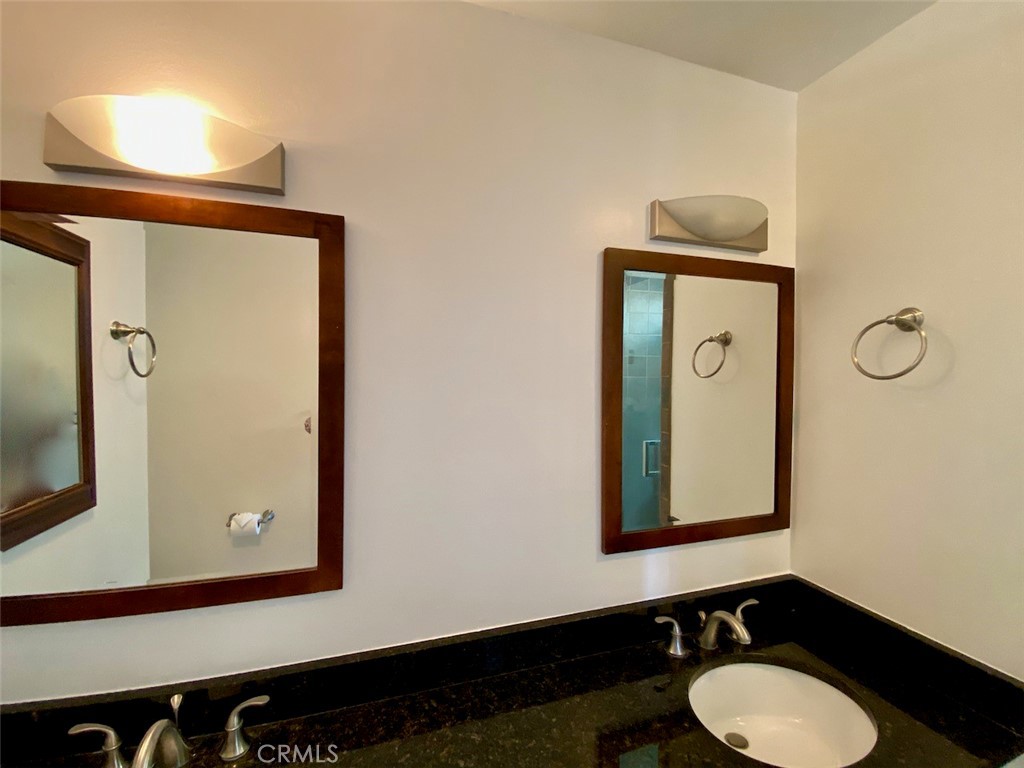 995 La Mirada Street